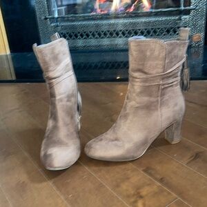 Brown boots Size 7 1/2 from Kohls.